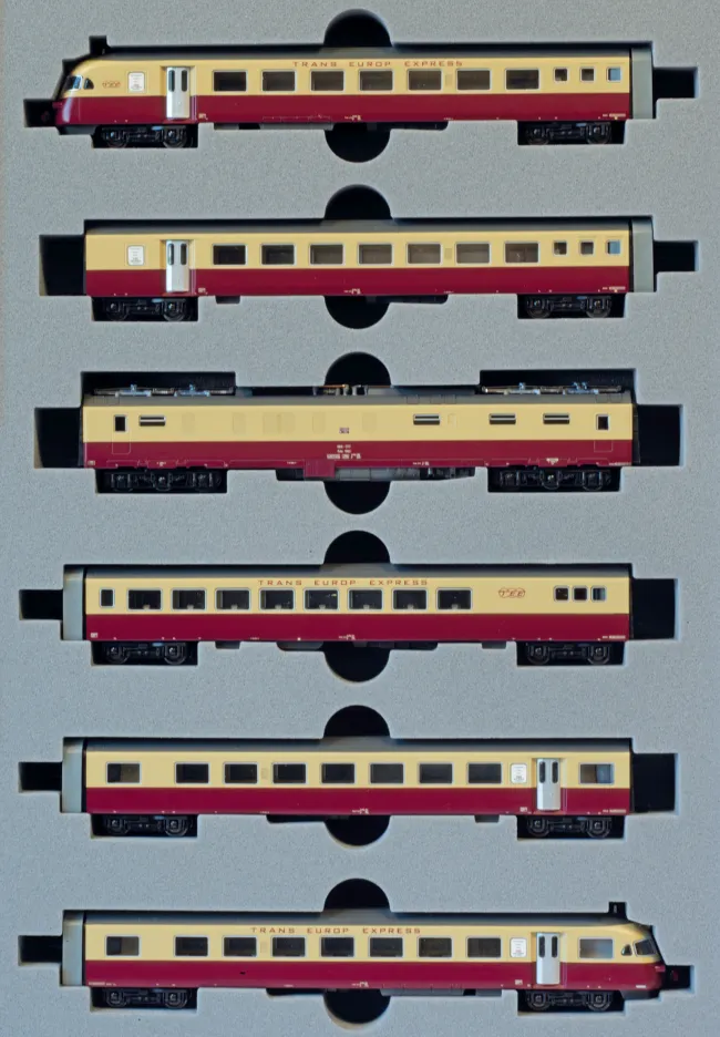 Six individual cars of the Kato SBB RAe II TEE set photographed separately against a grey background, showing each vehicle's distinct side profile and detail.