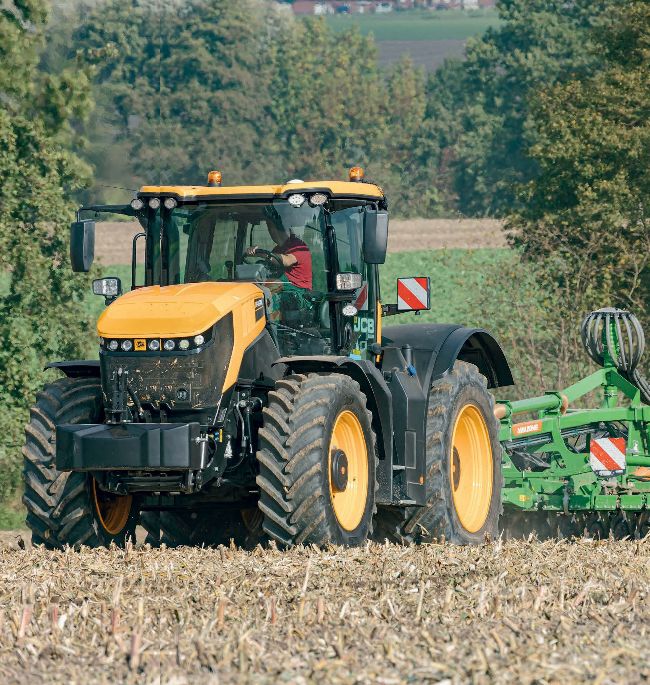 JCB Fastrac 8330:At home on-road and in the field?